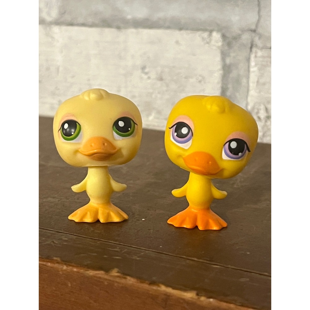 Littlest Pet Shop LPS #247‎ & #51 Pair of Yellow Ducks Green Eyes Purple Eyes